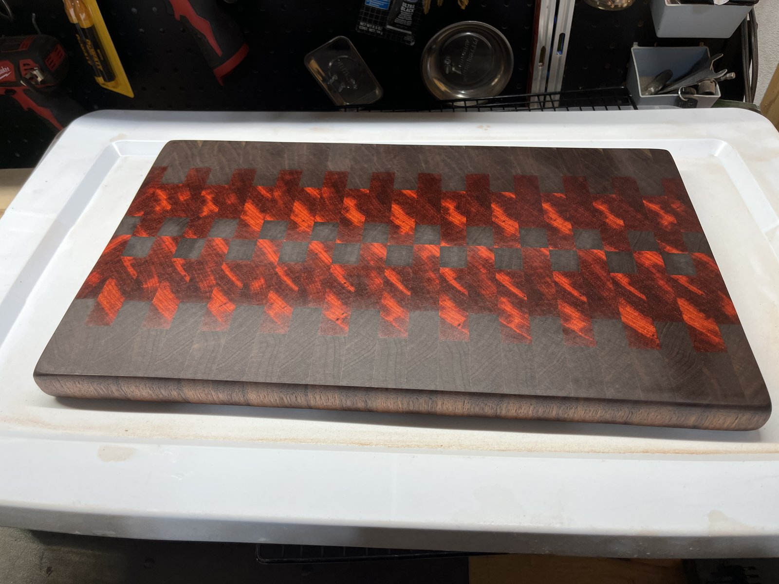 End-grain cutting board